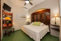 Club del Mar Oceanfront Hotels in Jacó