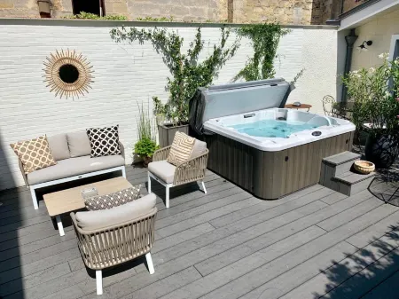 La Maison Odeia Bordeaux Centre Отели рядом с достопримечательностью «Basilique Saint-Seurin»