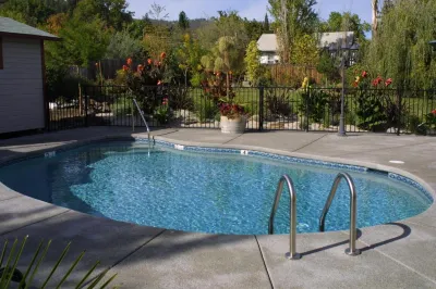 Arden Forest Inn Hotels near Ashland Cycle Sport