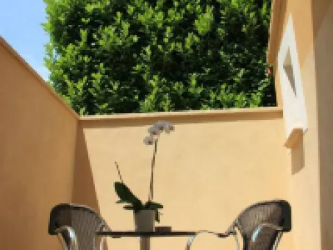 Hôtel l'Anvia โรงแรมในBollene