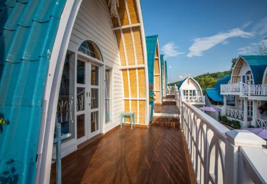 5. 산토리니 비치 ..