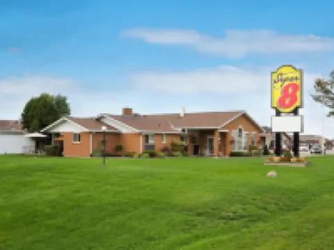 Super 8 by Wyndham Port Elgin Hotels in Bruce County