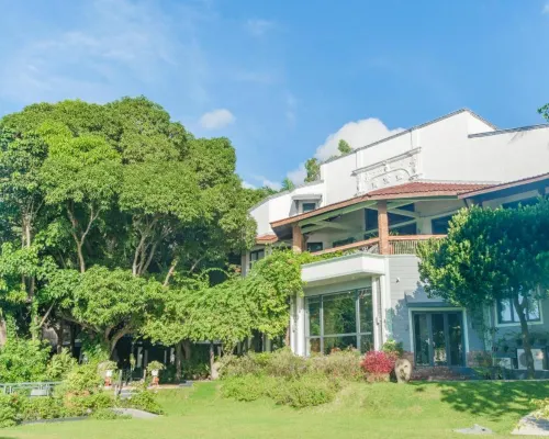 Nuuk Taal Lake Hotels in Laurel