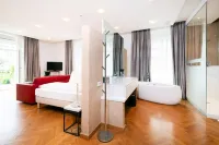Hotel Aurora فنادق في ميرانو