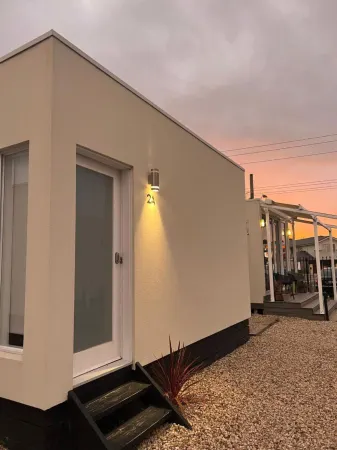 Peninsula Beachside Accommodation Отели рядом с достопримечательностью «Mangata Massage»