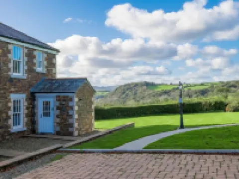 Green Acres Cottages Hotels in Par