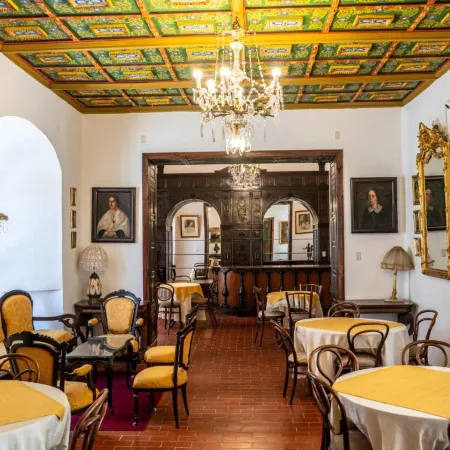 El Hotel de Su Merced Отели в г. Сукре