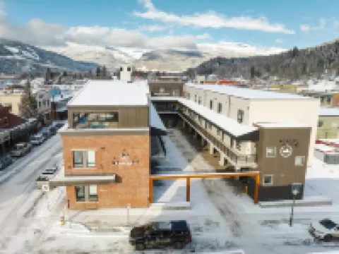 Basecamp Suites Revelstoke Hotels near Revelstoke Community & Aquatic Centre