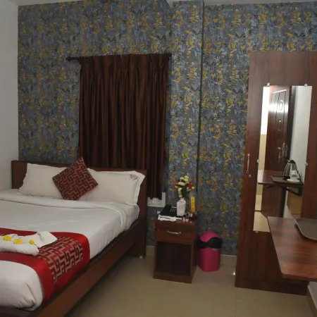 RD Hotel-Bhavani Road Отели в г. Ироду