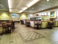 La Quinta Inn & Suites by Wyndham Appleton College Avenue - breakfast