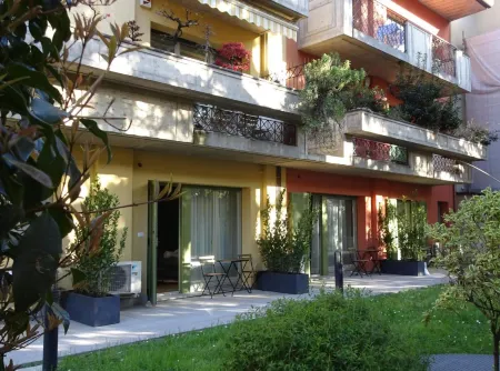 Donizetti Residence Отели рядом с достопримечательностью «Orto botanico Lorenzo Rota»