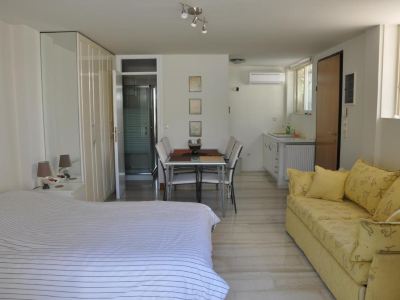 Cosy Studio with Garden / Individual Apartment