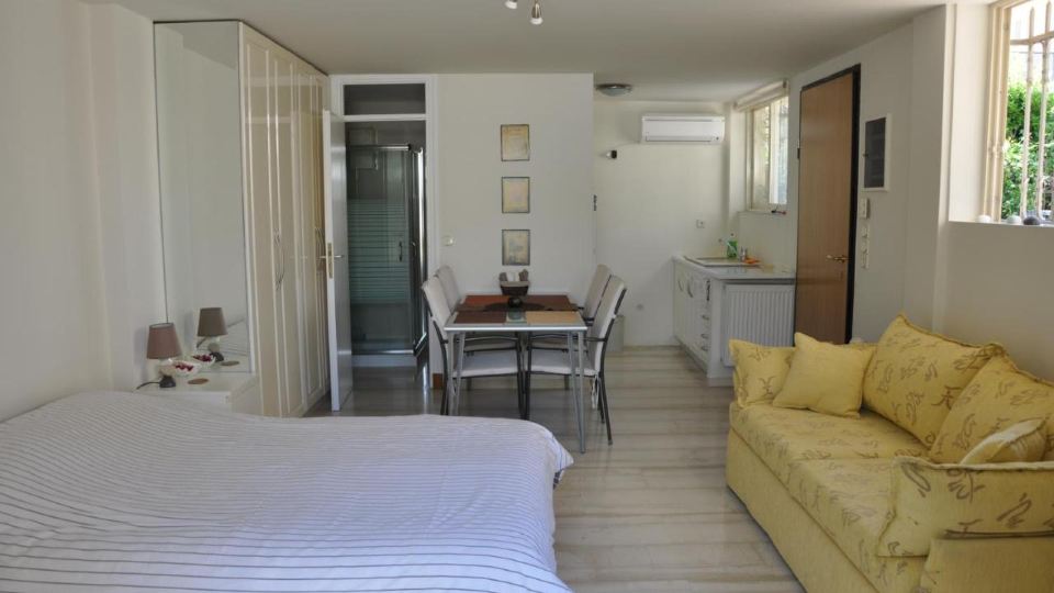 Cosy Studio with Garden / Individual Apartment