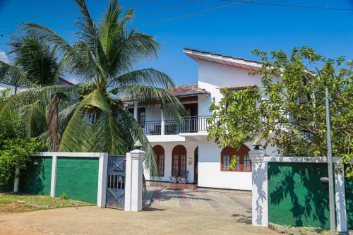 Lakeside Villa - Guest houses