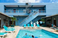 Parrot Cove Lodge - piscina