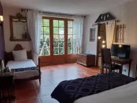 Logis Domaine de Peyrolade Hotels in Aussonne