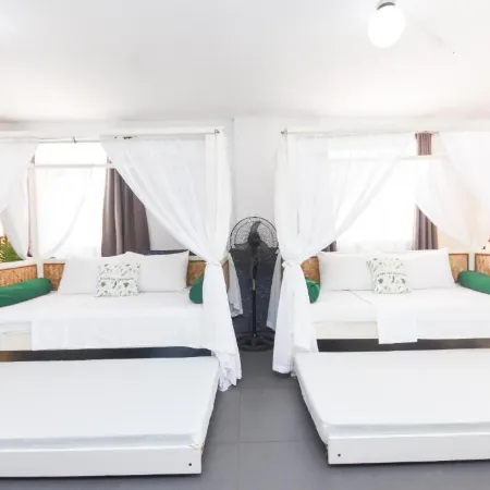 8 Colors Beach House Resort