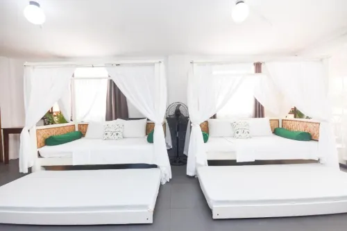 8 Colors Beach House Resort
