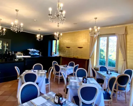 Caroline Hotel Отели рядом с достопримечательностью «Casinò di Campione»