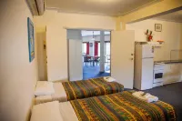 Cherry Lane Apartments Hotels in Freeburgh