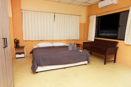 Holiday Phangan - Hostel & Bar