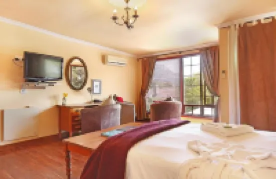 Harfield Guest Villa Hotels near Claremont