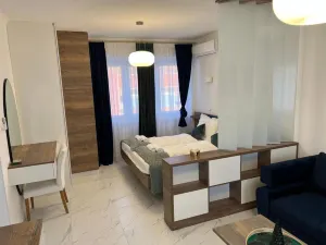 La Luna Premium Deluxe Apartment with Free Jacuzzi, Bikes & Covered Parking