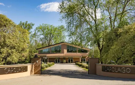 Hotel Capolago Отели в г. Брунелло