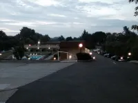 Travelodge by Wyndham Red Bluff South of Redding - parking
