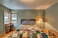 Walk to Town & Coast: Anchorage Condo w/ Fireplace - View biển