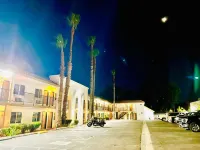 Casa Blanca Express & Suites Cypress Buena Park - Anaheim Area Отели в г. Сайпрес