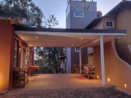 Pousada Cantares Отели рядом с достопримечательностью «Sao Jose Fountain»