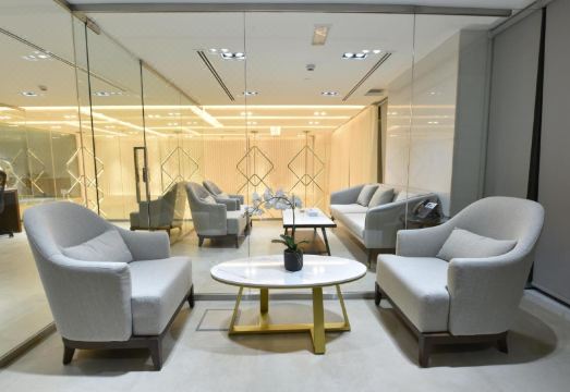 Saray Hotel Apartments의 깔끔한 객실 인테리어