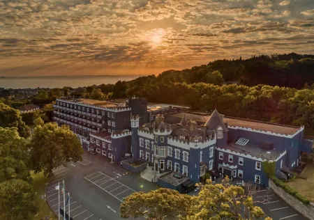 Fitzpatrick Castle Hotel Отели в г. Dun Laoghaire