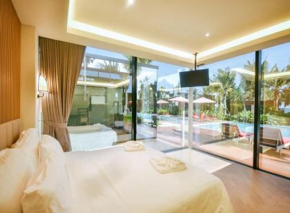 Mirror Mirror Hotel Cafe & Restaurant