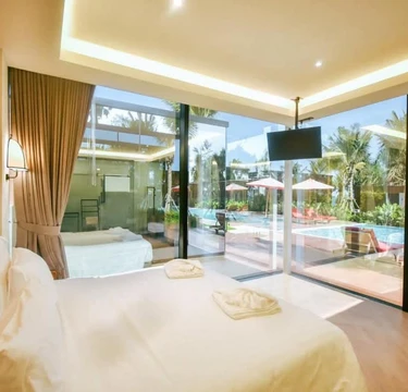 รูปภาพของMirror Mirror Hotel Cafe & Restaurant