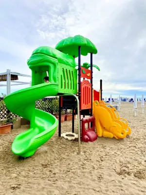 Beachfront Apartment Sea View & Terrace Costa Azzurra Grado