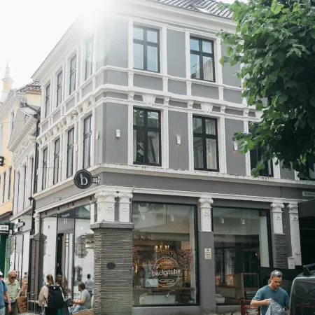 S54 - Private Rooms in the City Center