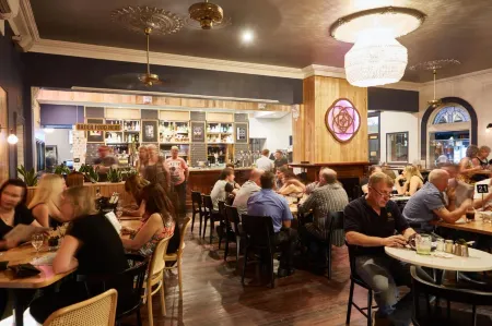 The Rose Hotel & Motel Отели в г. Pelican Point