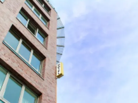 Hotel Near by Hotéis em Laatzen