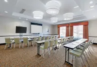 La Quinta Inn & Suites by Wyndham Starkville at MSU Hotels in West Point