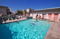 Riviera Resort & Suites
