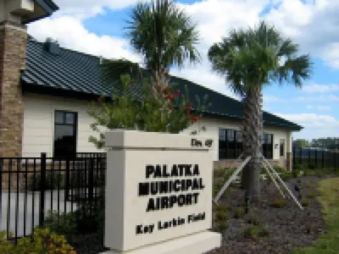 Crystal Cove Riverfront Resort Hotels in Palatka