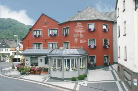 Hotel Zur Post Gmbh Waldbreitbach Отели в г. Феттельшос