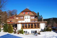 Frühstückscafé Landhotel Villa Foresta Hotels in der Nähe von Hasselkopf Schlepplift
