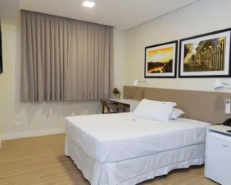 ホテル ドマーニ グアルリョスのホテル