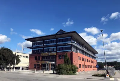 Livington Hotel Hotels near Telia