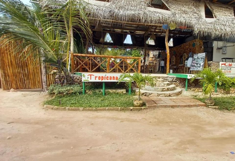 Hotel Tropicana Garden, Exterior, Garden