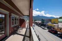 Kaslo Hotel - Mountain view
