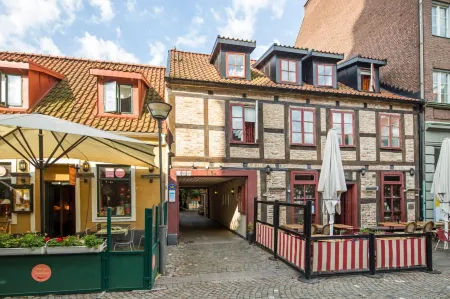 Continental Apartment Hotel Helsingborg Отели рядом с достопримечательностью «Fredriksdal Open-Air Museum and Botanical Garden»